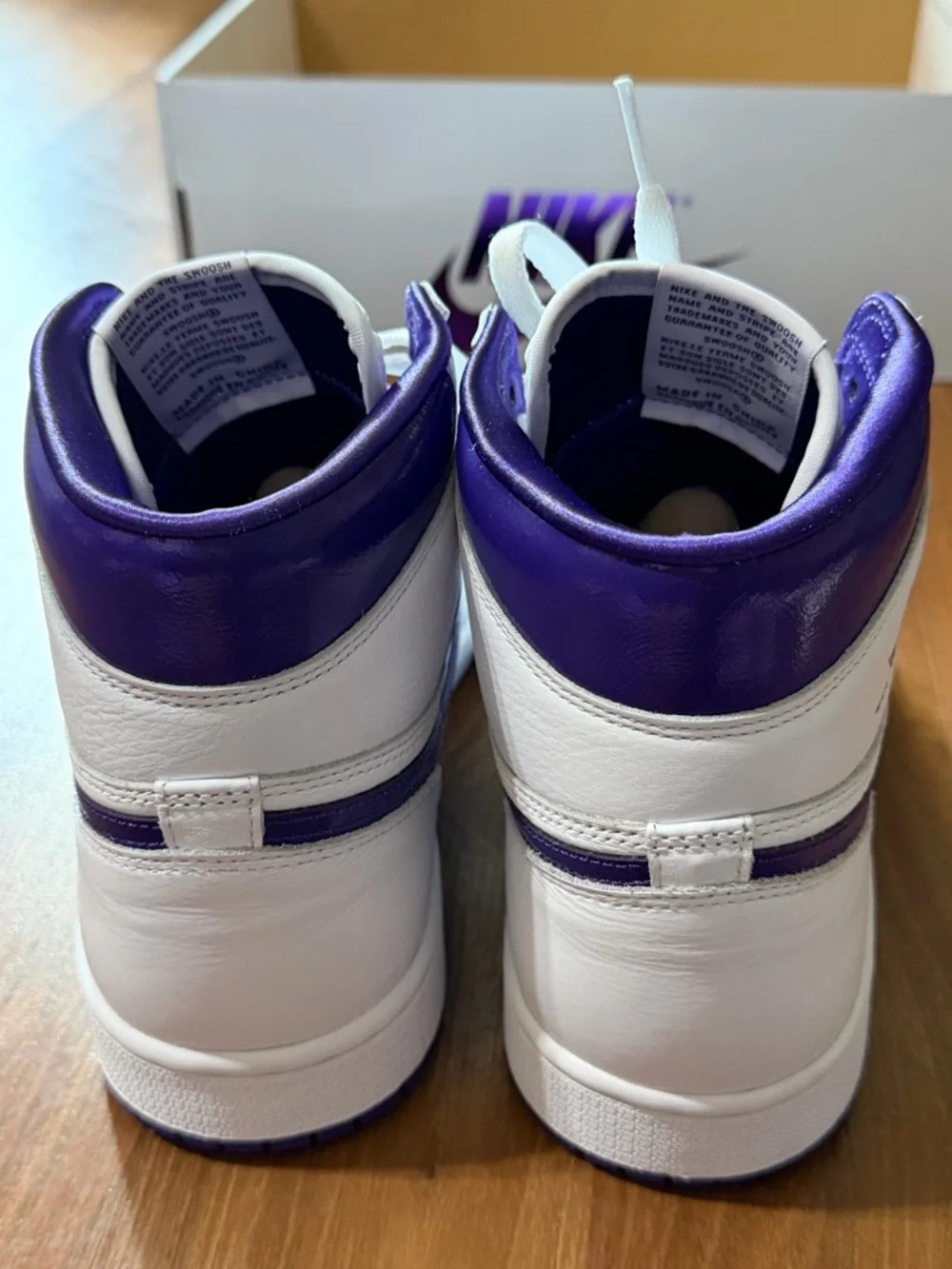 Nike Air Jordan 1 Retro High - White/Purple - Picture 3 of 8